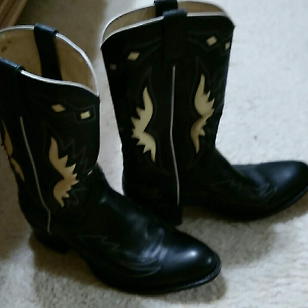 black and cream cowgirl boots