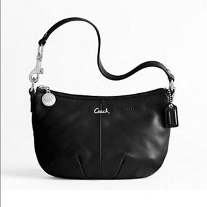 ✨COACH Pleated black leather purse✨