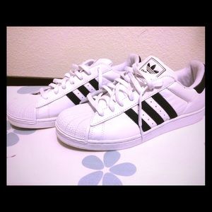 Men's Adidas shell tip white shoes!
