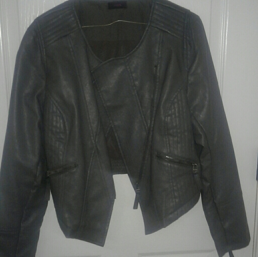 Jackets - Picture 3 of 4