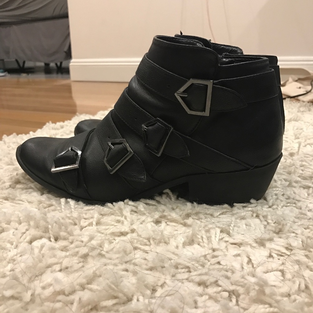 Sam and Libby buckle boots