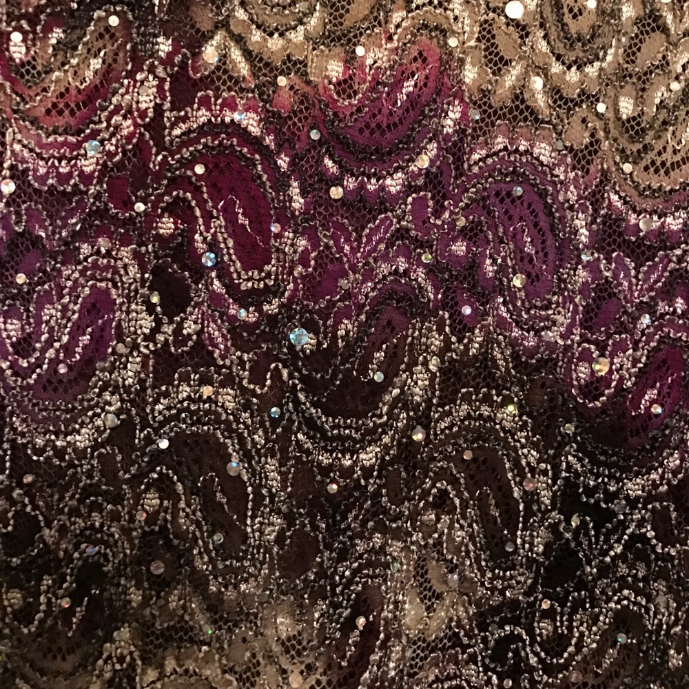 Sequined top. - Picture 2 of 3