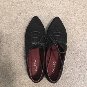 Aldo pointy oxfords in black suede 6.5