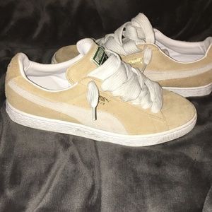 Khaki colorway pumas. 9.5/10 condition.