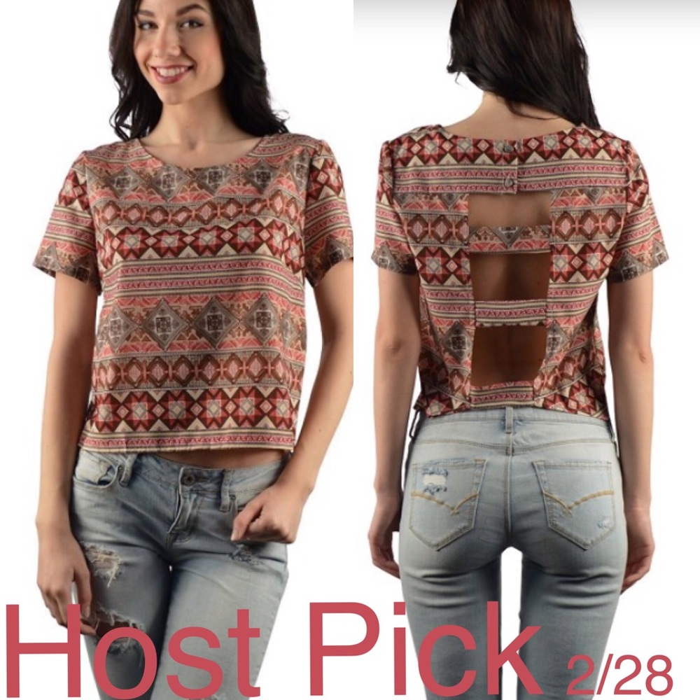 🎉HP🎉🆕Cut Out Back Printed Crop Top