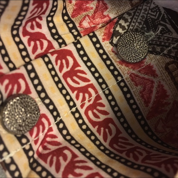 πHPππCut Out Back Printed Crop Top - Picture 7 of 8