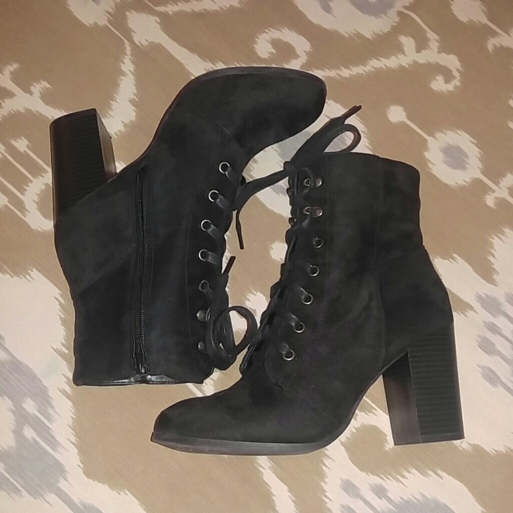 ✨Sale✨Lace up faux suede booties