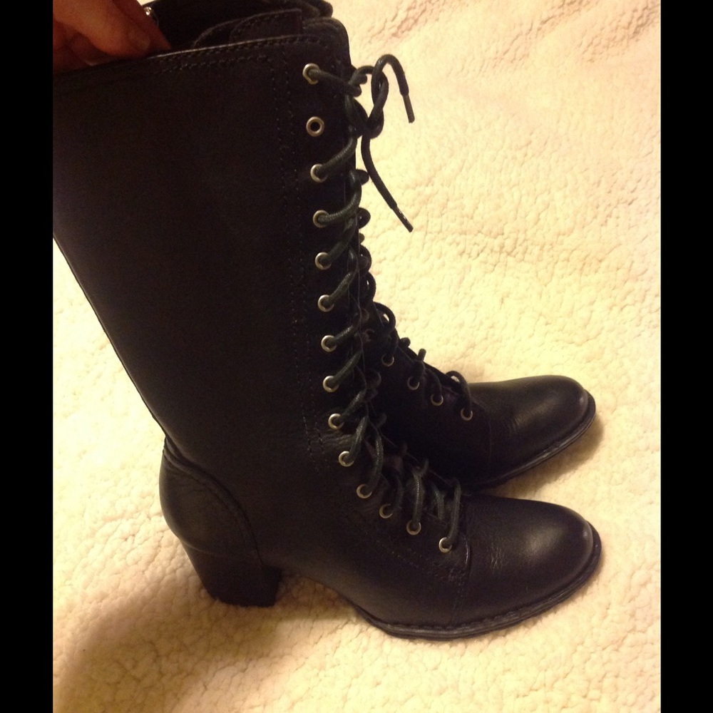 *SOLD* Womens Born Leather Boots Sz 6 LN!
