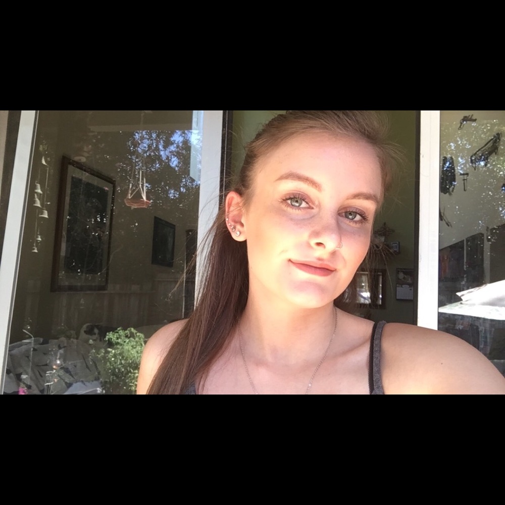 Meet your Posher, Emilee