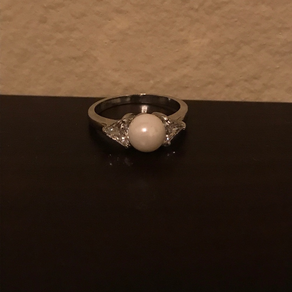 Silver pearl ring