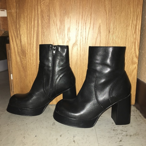 Steve Madden Shoes - Steve Madden Leather platform booties