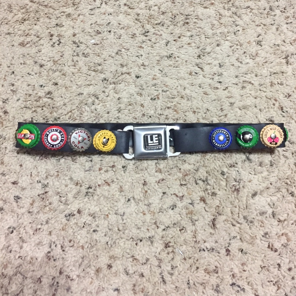 Seat buckle bottle cap belt