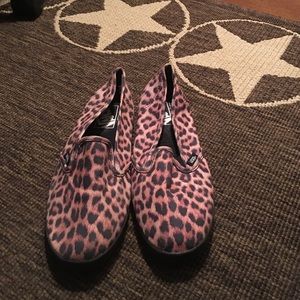 Vans cheetah slip on
