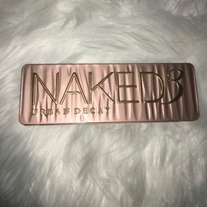 Naked 3 Pallete• Great condition• New brush