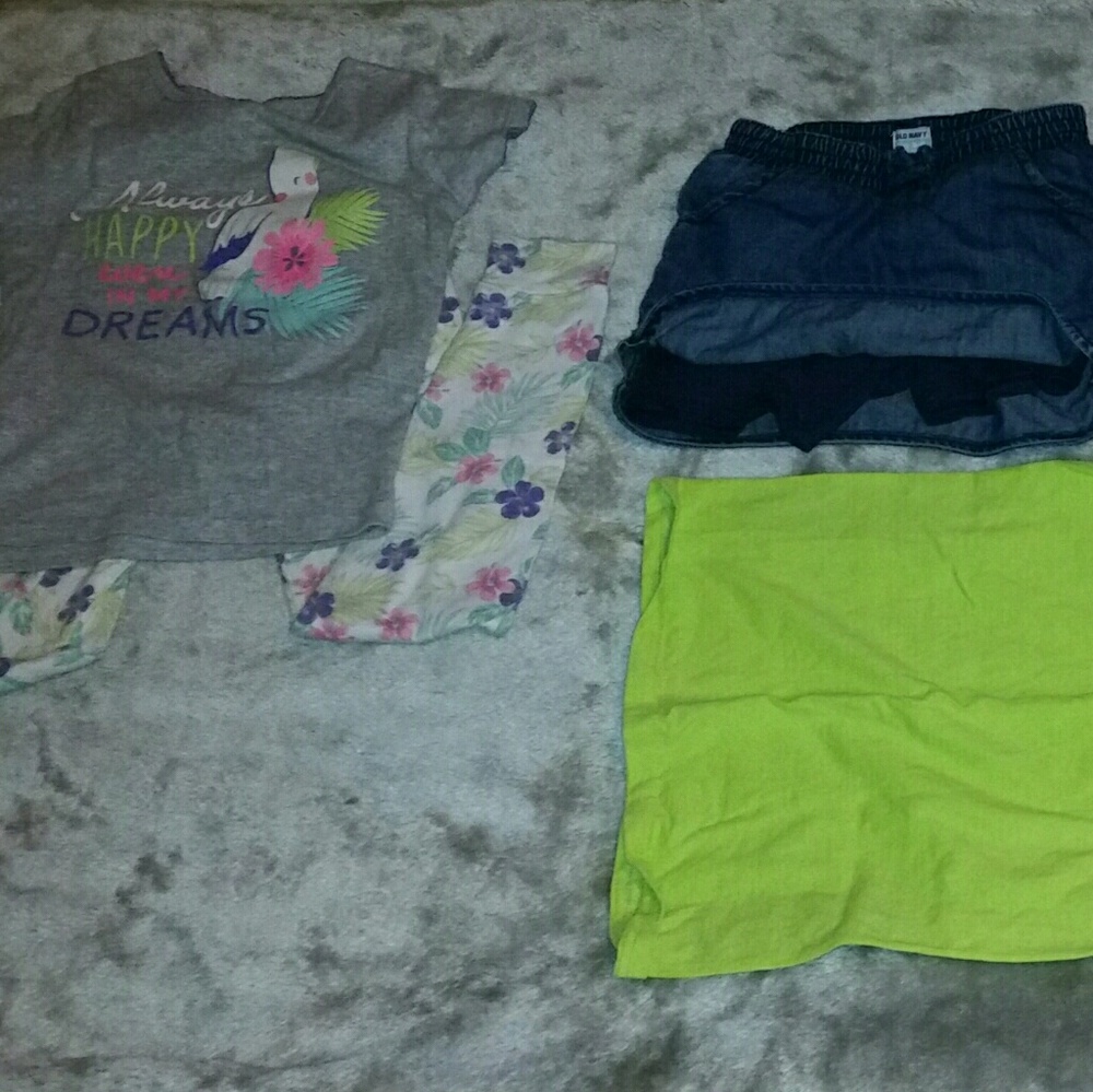 Girls clothes 18 items