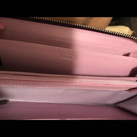Coach Wallet - Picture 4 of 4