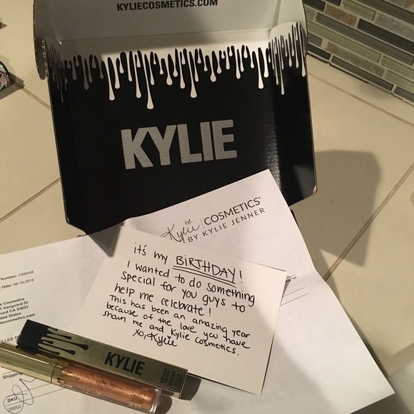 Authentic Kylie Poppin' Lipstick - Picture 3 of 4
