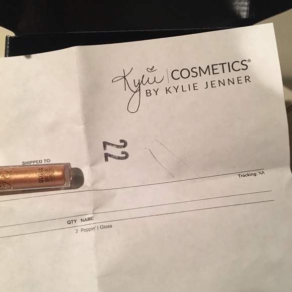 Authentic Kylie Poppin' Lipstick - Picture 4 of 4