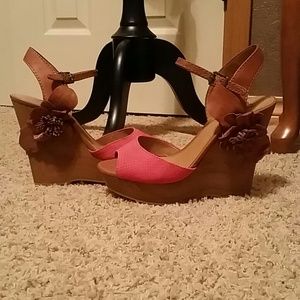 Gianni bini flower wedge shoes