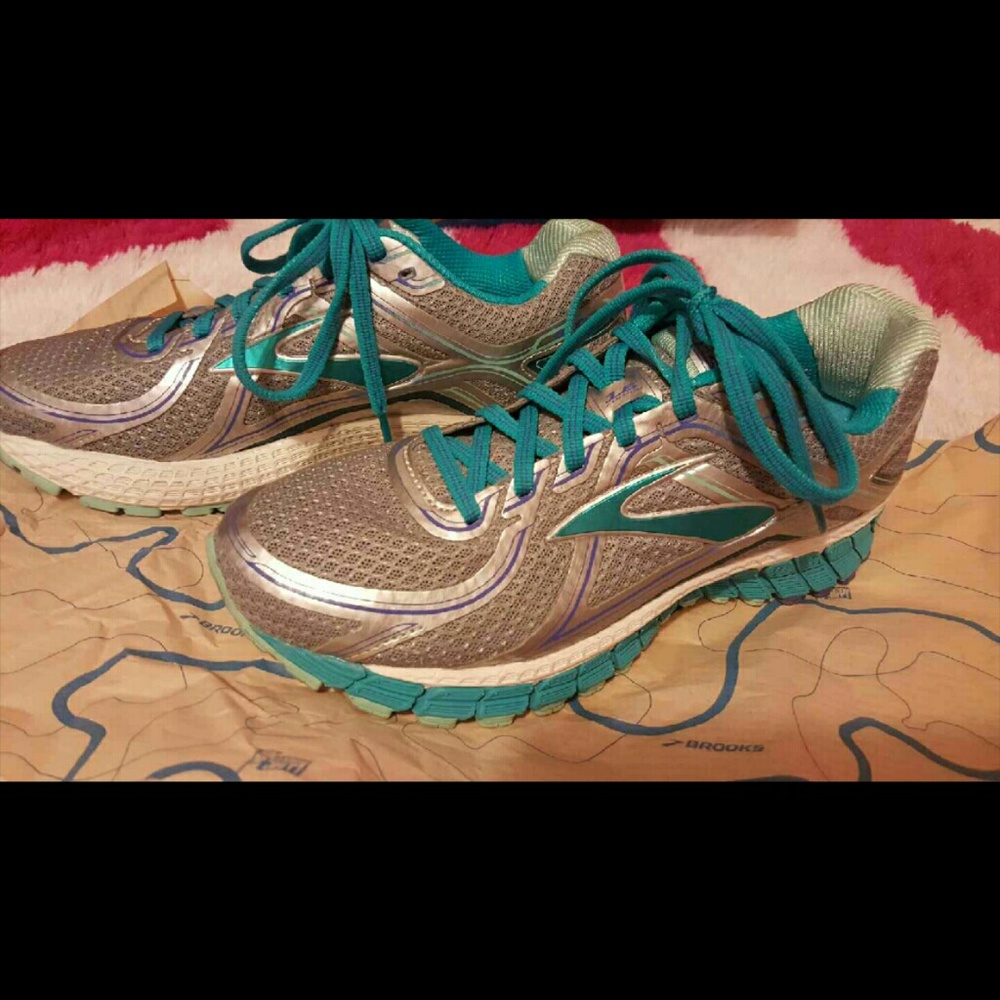 Brooks Adrenaline GTS 16