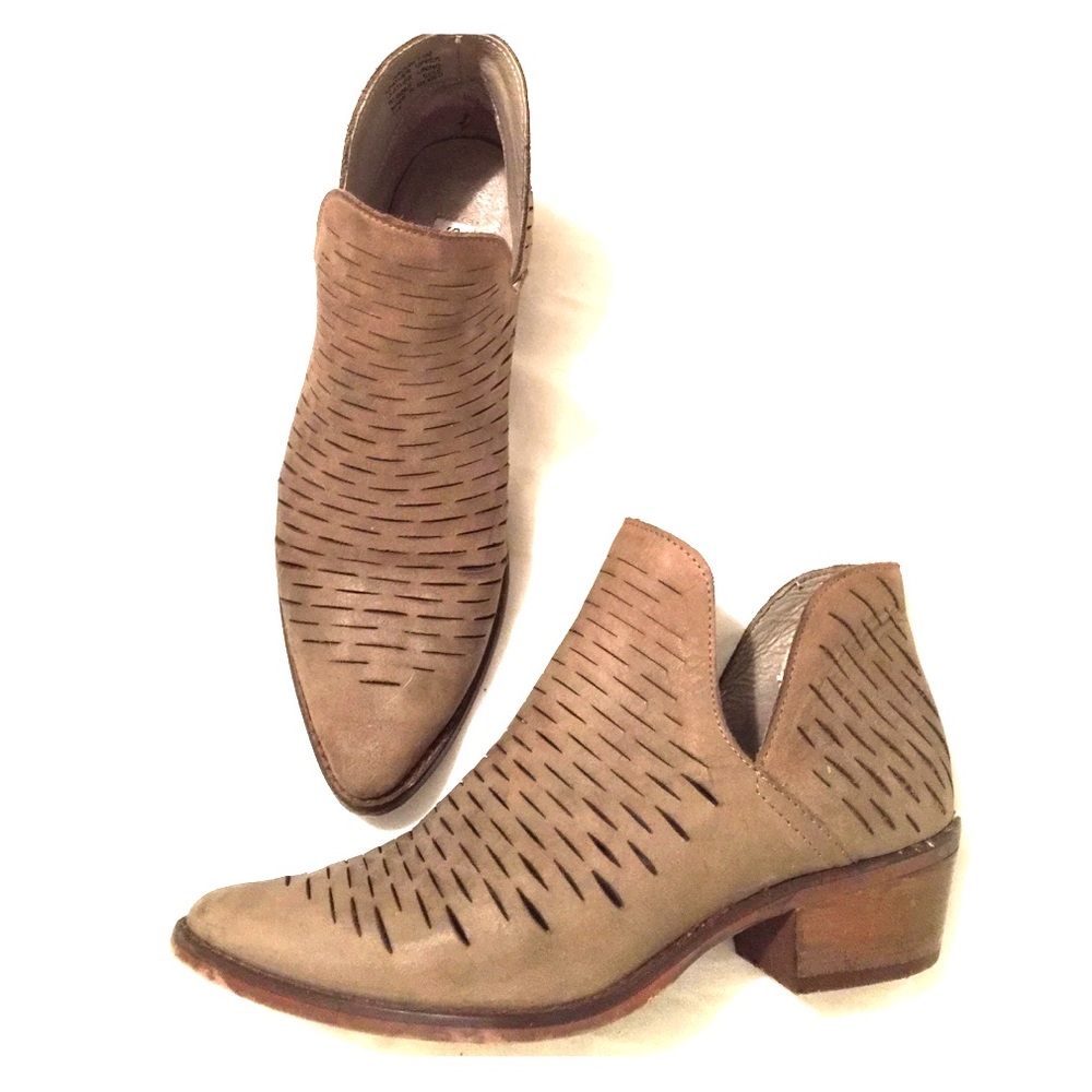 Steve Madden Tan Flat Booties