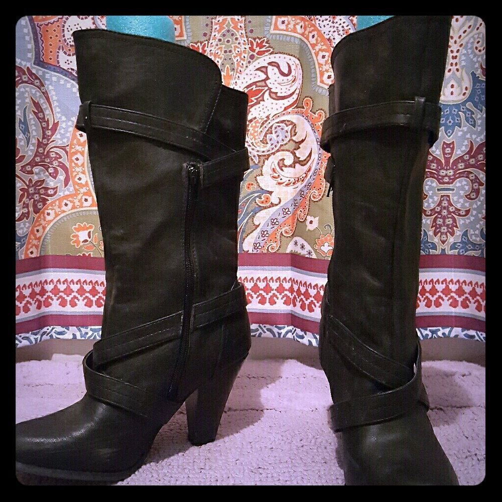 Beautiful black boots woth buckle & strap details.