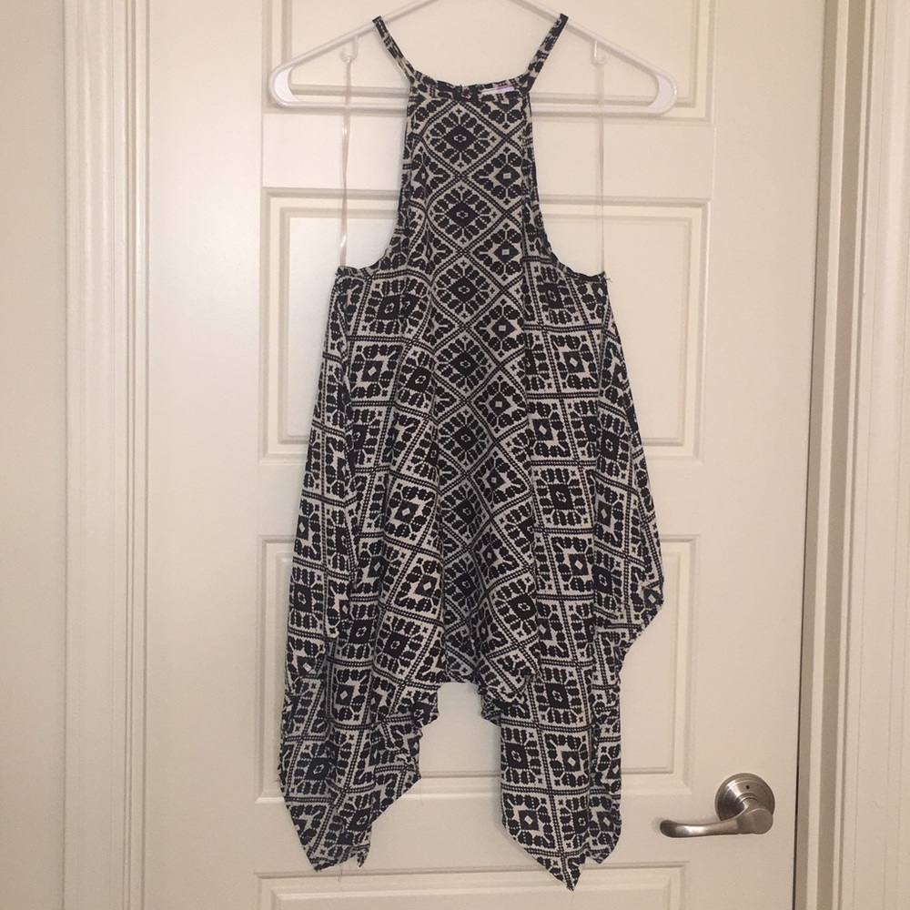 NWOT Francesca's flowy top, size small
