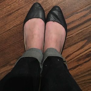 Old Navy black pointed-toe flats size 7.5