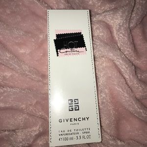 Givenchy perfume• New• Great smell !