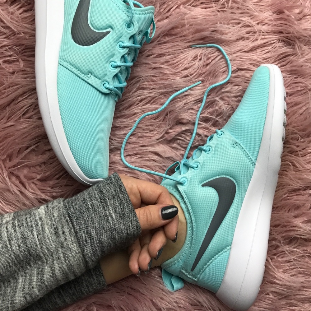 NWT Nike roshe two Tiffany blue 👗 - Picture 2 of 8