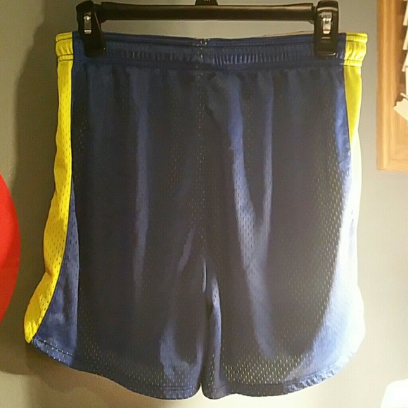 Women's under armour shorts - Picture 2 of 4