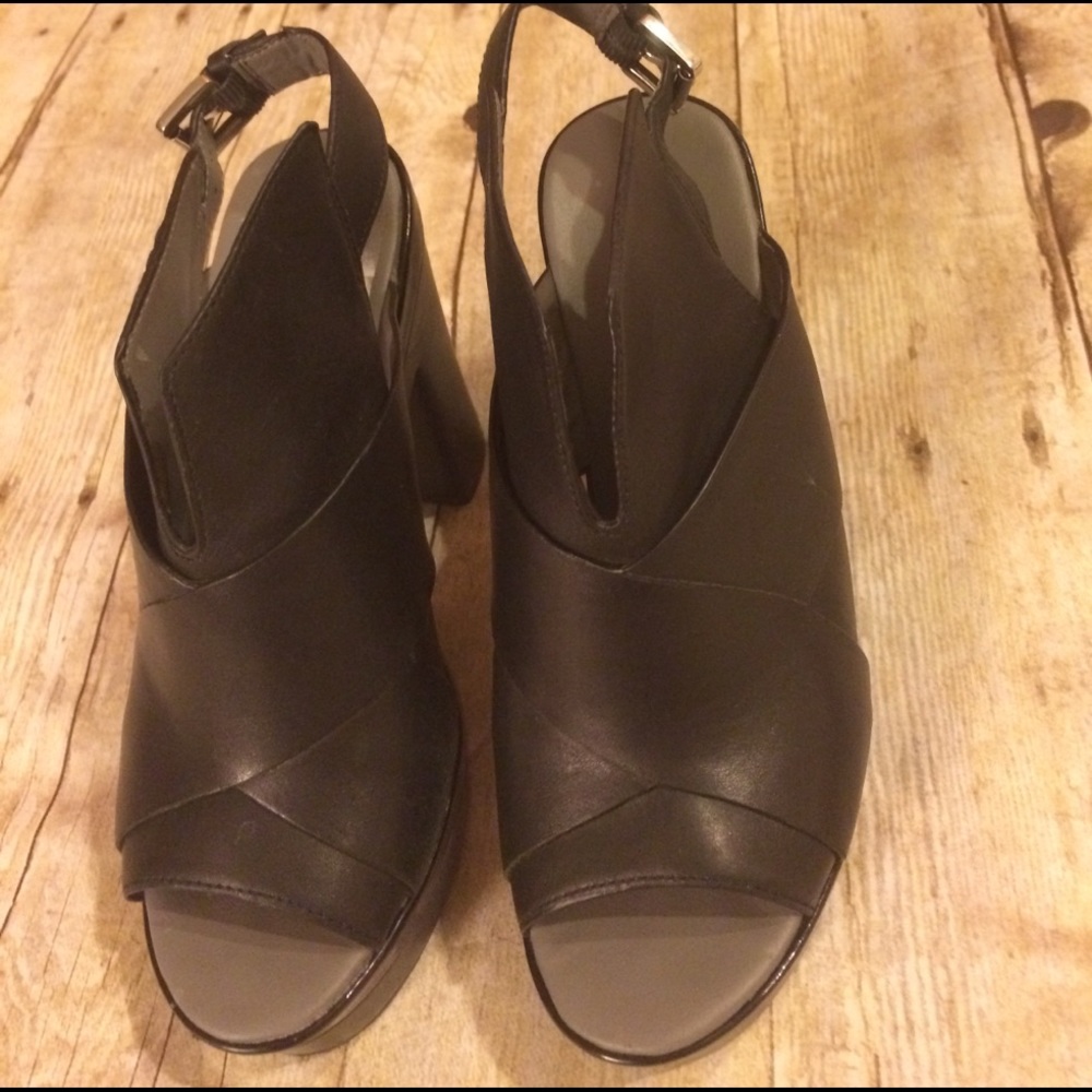 Reaction Kenneth Cole Sandals