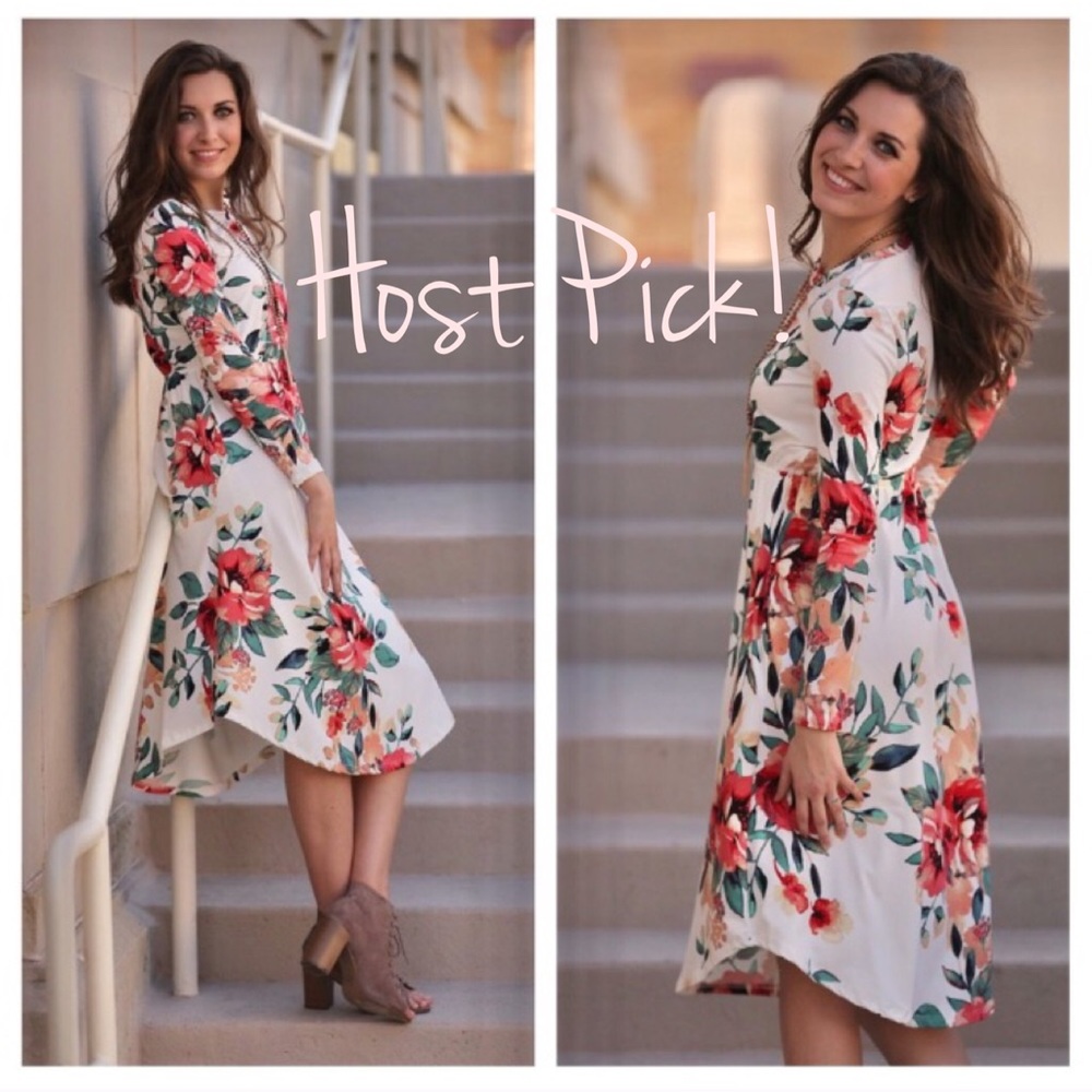 📍1 Left 📍Ivory Floral Print Dress 👗😍 😍