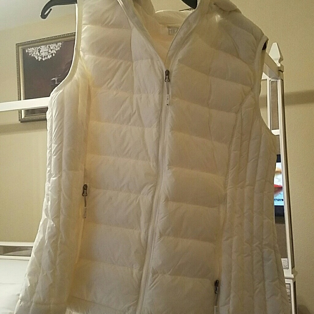 Cream white puffer vest jacket with hood