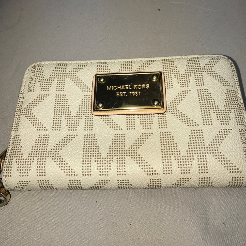 Michael kors wristlet