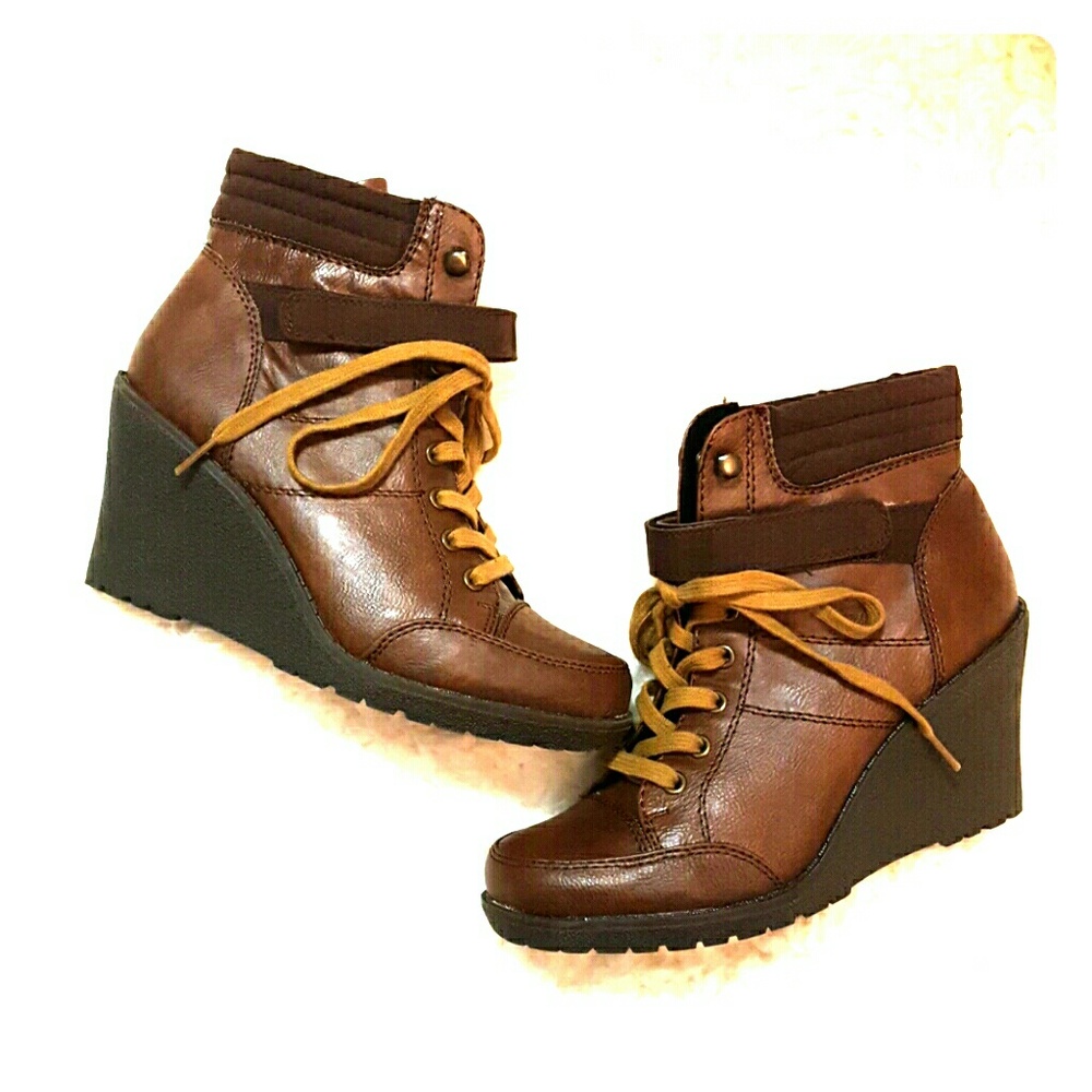 Brown closed toed wedges
