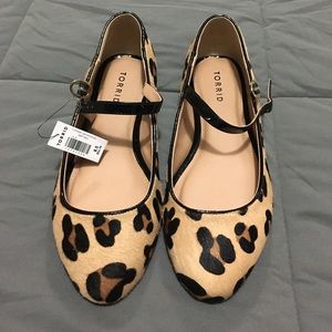 Size 8.5 wide Leopard print Mary Jane's!