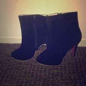 Black CL boots ⛔️🆑 not authentic!!