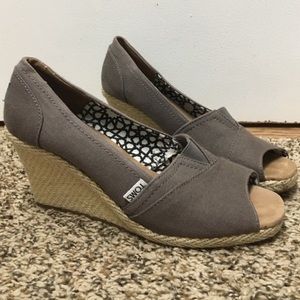 Toms like new