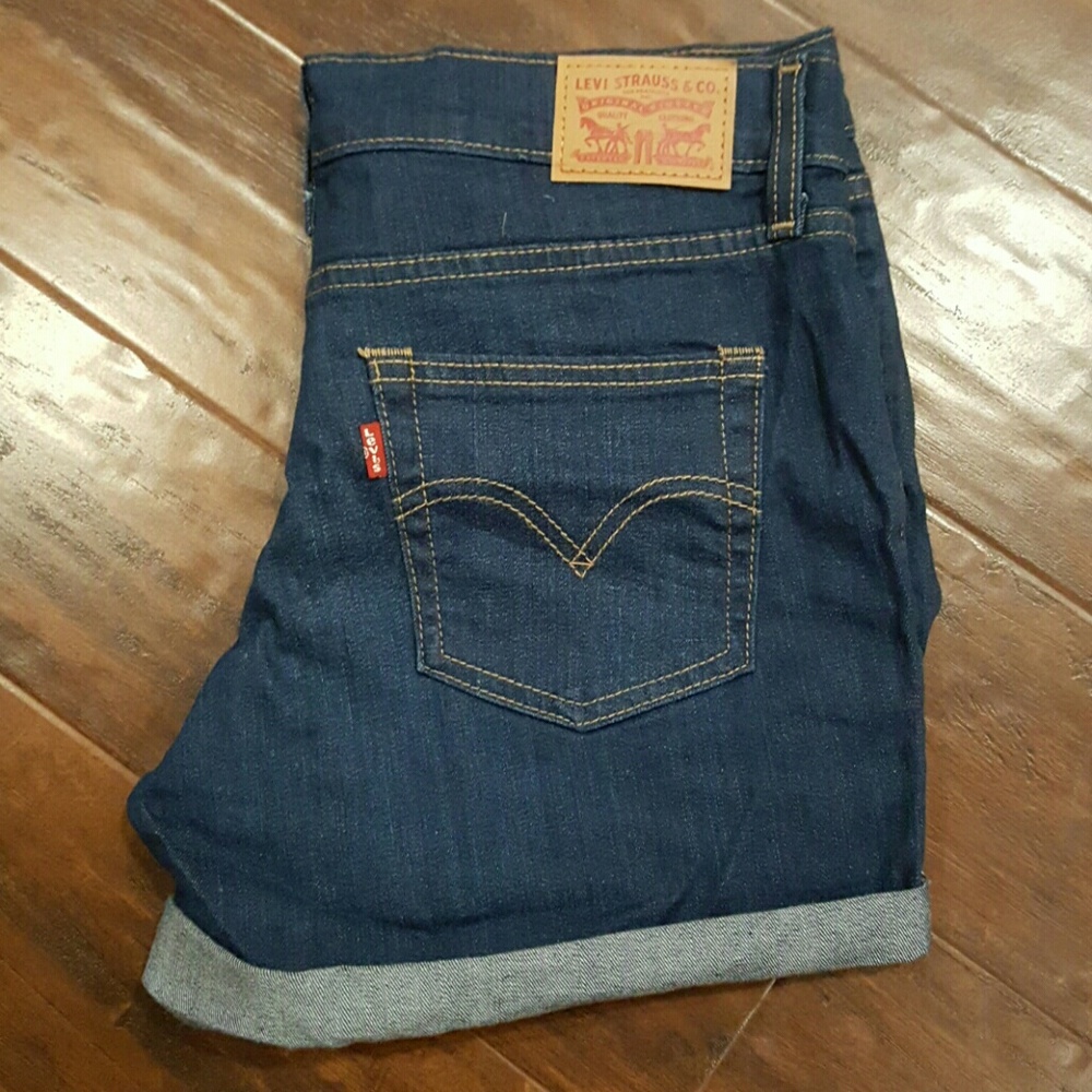 Levi's jean shorts !!!  ( NWOT )