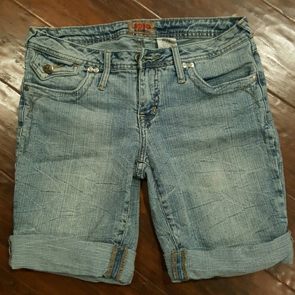 Cute jean shorts!!