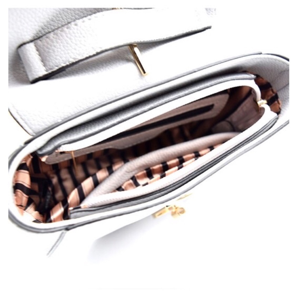 Blush Pebble Leather Saddle Bag & Gold Hardware - Picture 4 of 4