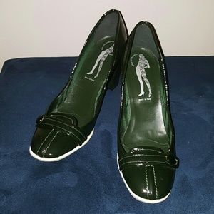 Sigerson Morrison patent leather pumps in size 9B