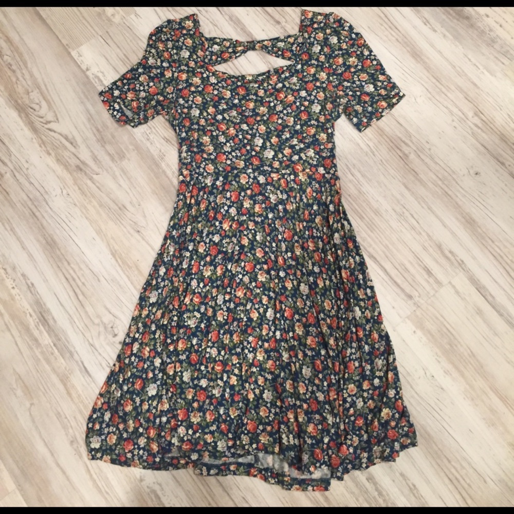 Floral comfy, fitted yet flowy open back dress!!