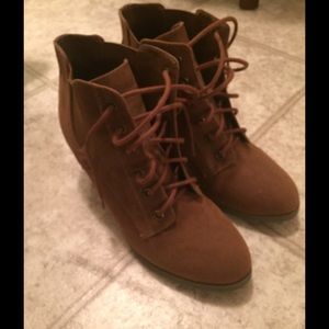 Brownish Madden Girl Booties