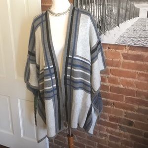 Sweater Cape Connected Arm