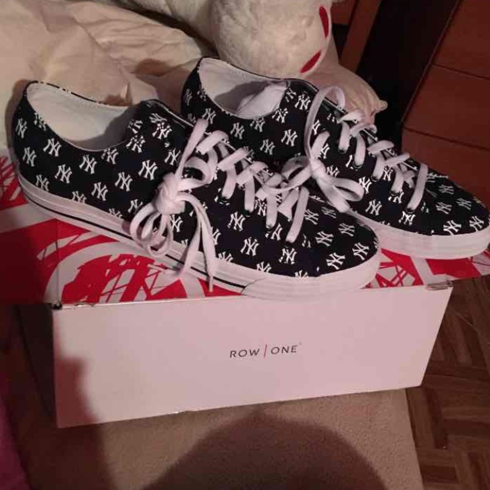 Official Yankee Converse