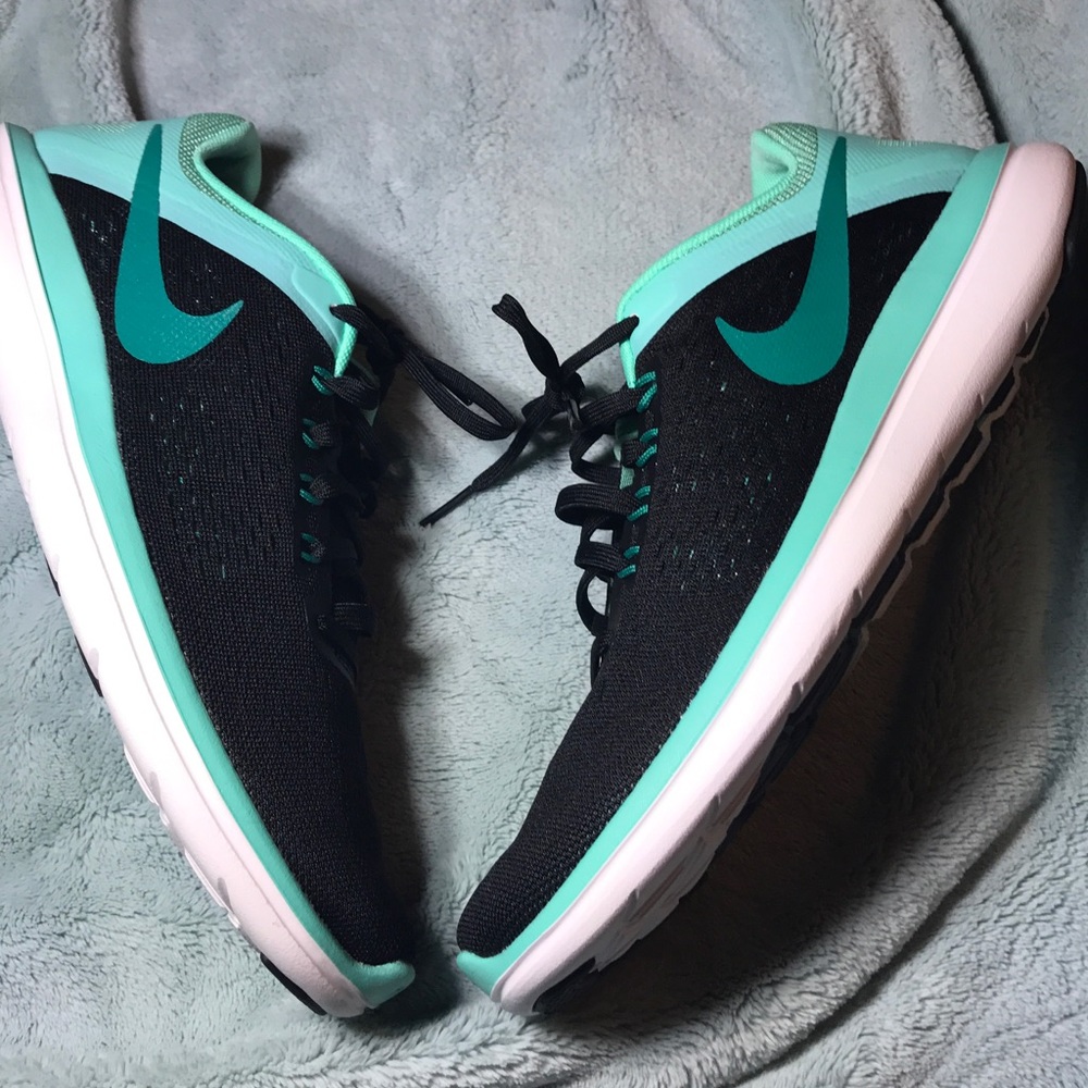 ⭐️Women's Nike Flex 2016 RN - Picture 2 of 6