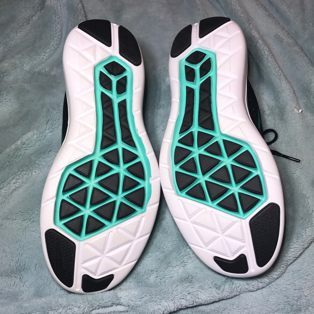⭐️Women's Nike Flex 2016 RN - Picture 4 of 6