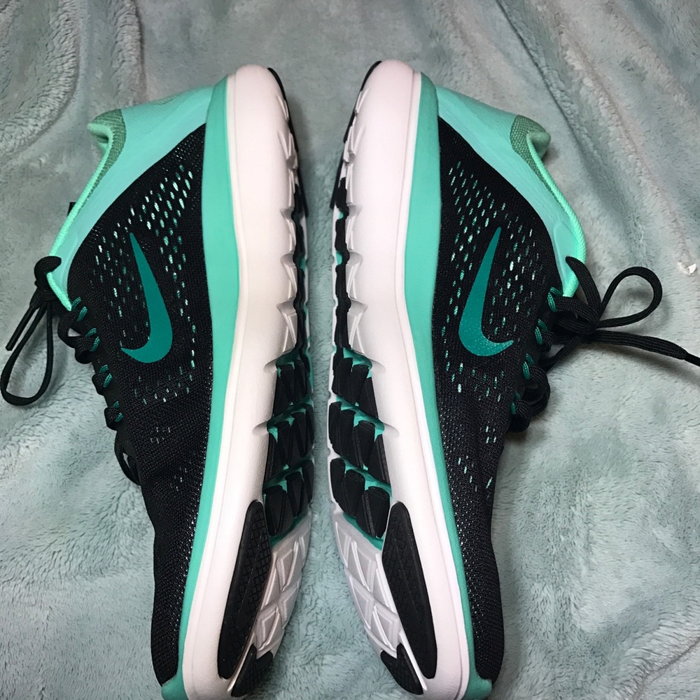 ⭐️Women's Nike Flex 2016 RN - Picture 5 of 6